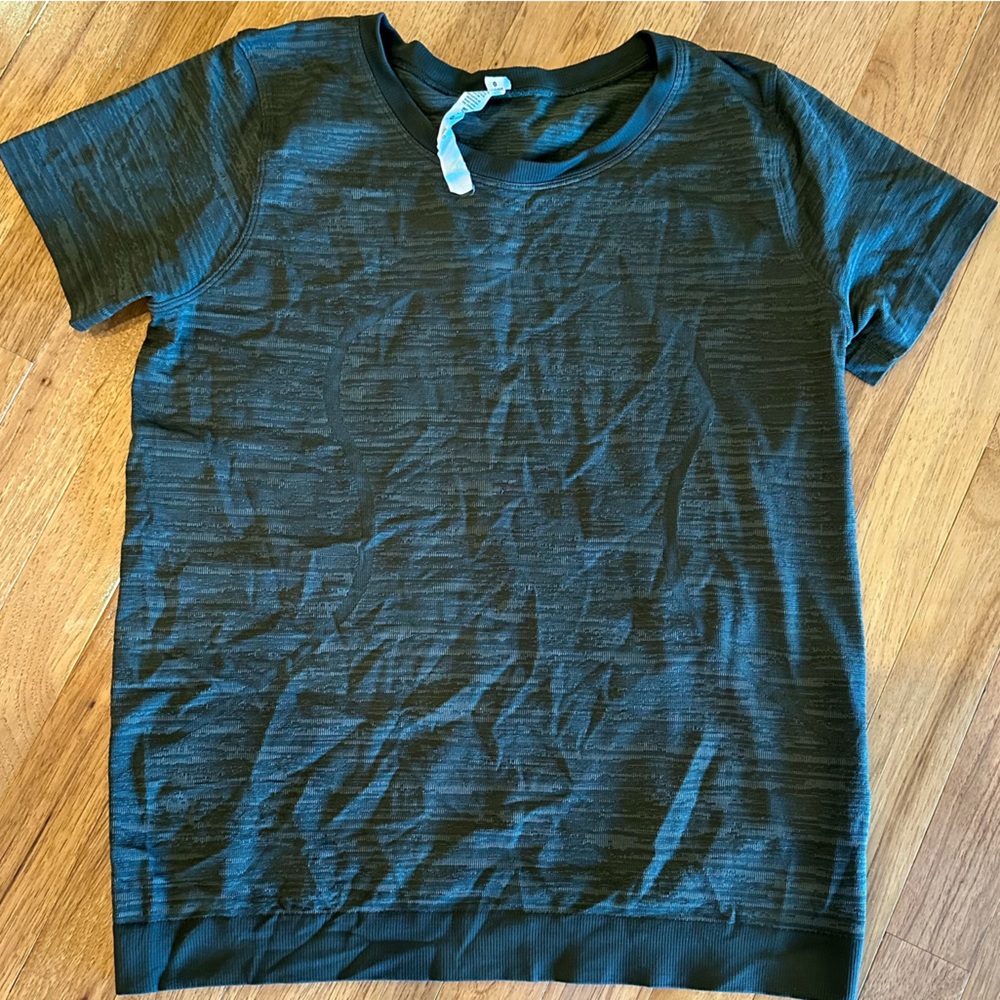LULULEMON TOP